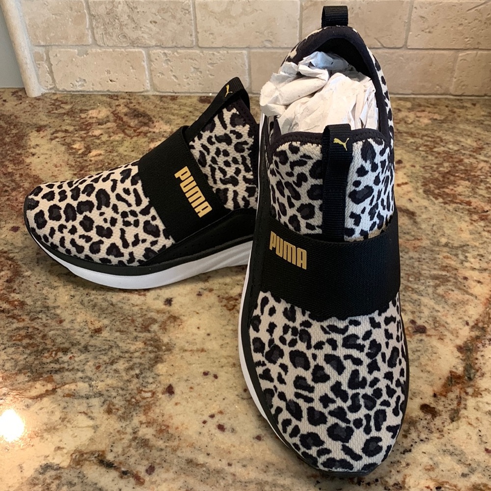 NIB Puma slip on sneakers size 6 youth